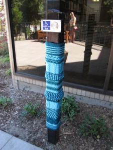 20140707_Moscow-Library-yarn-bombing_misc-artists_043_jah_web